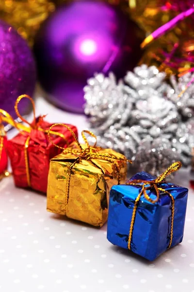 Regalos y decoración navideña —  Fotos de Stock