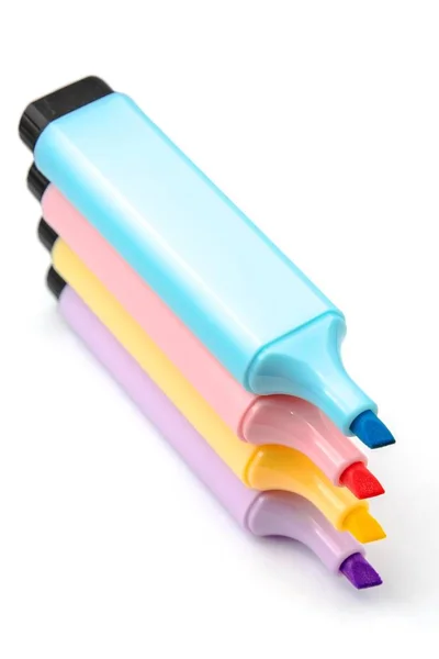Marcadores coloridos em um fundo branco — Fotografia de Stock