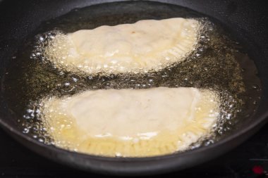 Pişirme etli turtalar