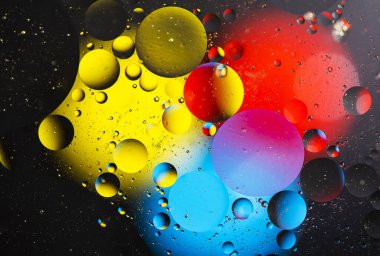 Renkli çemberlerden soyut duvar kağıdı