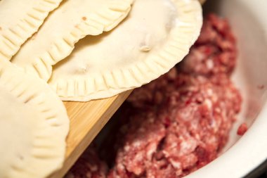 Börek ve turta yapmak için kıyma.