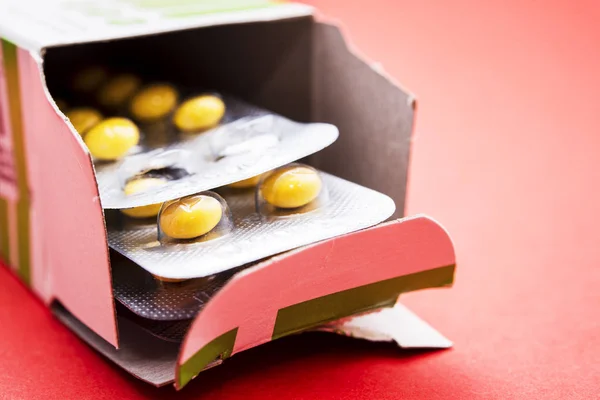 Pills drop out of an open box, stock of drugs — Stock Photo, Image