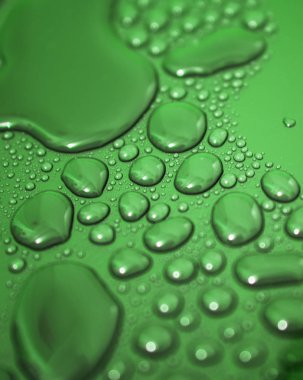 Camdaki damlaların renkli arkaplanı