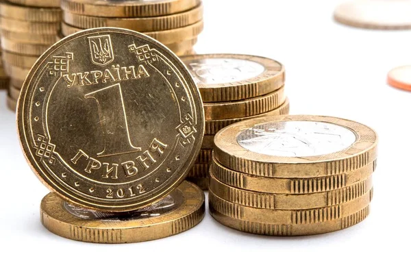 Oekraïense Hryvnia Tegen Achtergrond Van Munten — Stockfoto