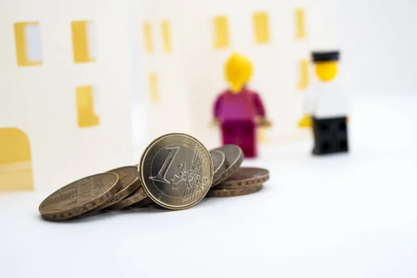 Houses Figures People Coins — Stock Photo, Image