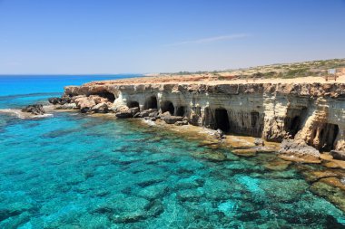 Kıbrıs deniz mağaraları