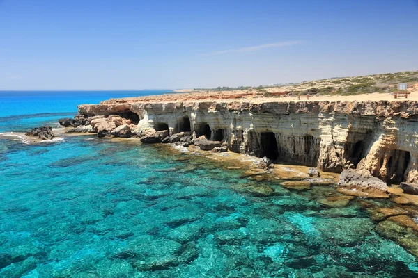 Kıbrıs deniz mağaraları — Stok fotoğraf