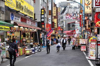 Tokyo alışveriş caddesi