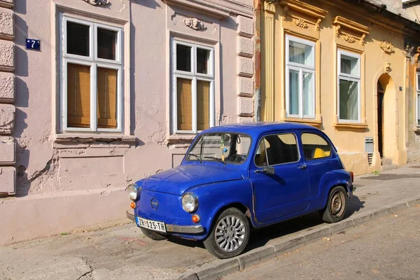Szerbia - régi autó — Stock Fotó