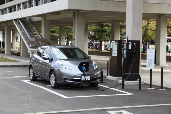 Electric car charging — Stock Photo, Image