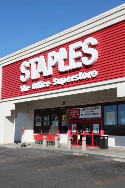 Staples office superstore — Stock Photo, Image