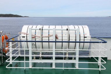 Bir feribot salda hayat