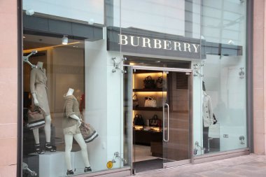 Burberry moda Birleşik Krallık