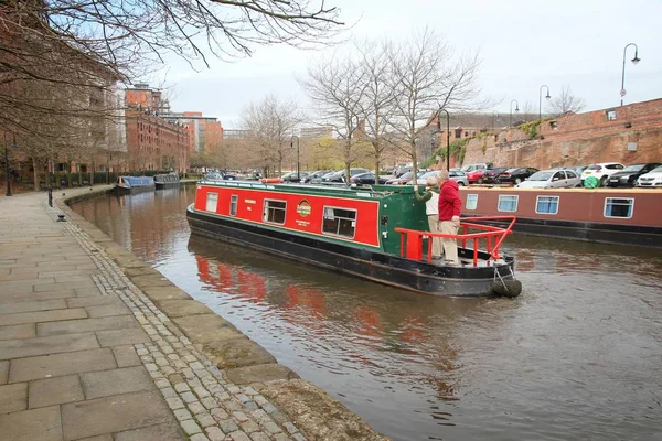 Manchester İngiltere'de narrowboat — Stok fotoğraf