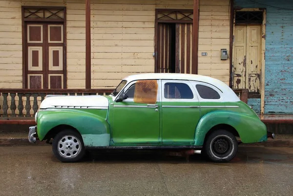 Cuba coche aparcado — Foto de Stock