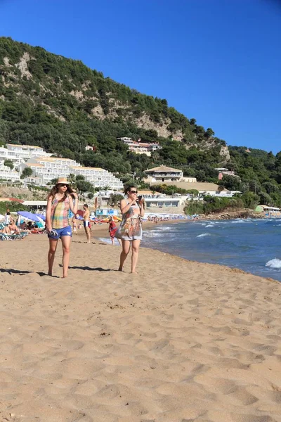 Grekland turister - strandliv — Stockfoto