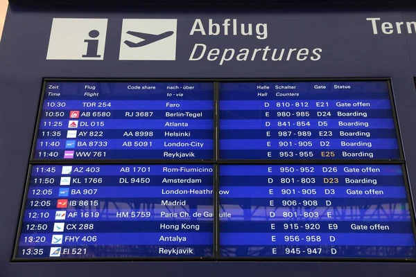 Αναχωρήσεις αεροδρομίου σε Φρανκφούρτη στον Μάιν — Φωτογραφία Αρχείου