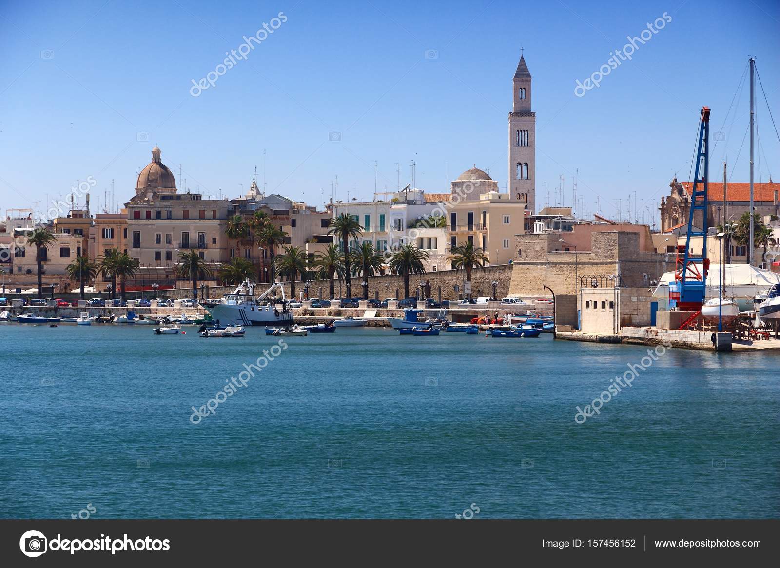 Orizzonte di bari architettura del centro storico — foto stock ... Bari centro storico