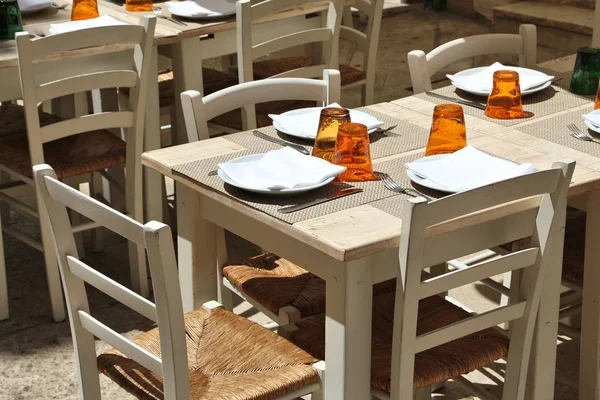 Buiten restaurant in Bari — Stockfoto