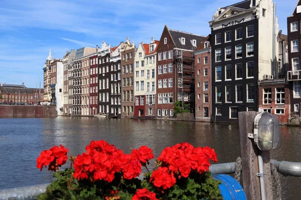 Amsterdam canal - alte architektur — Stockfoto