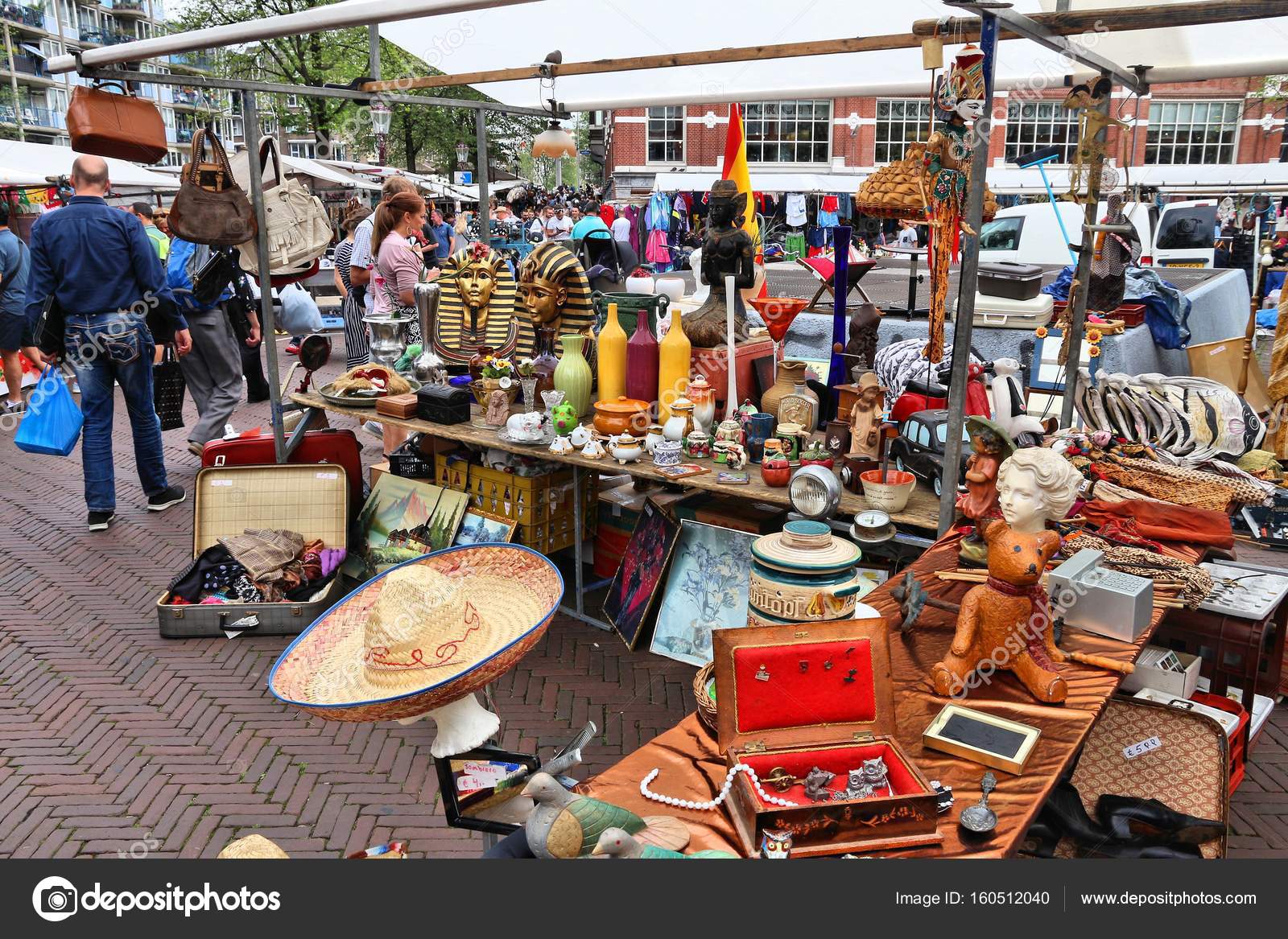 Amsterdam flea market Stock Editorial Photo © tupungato 160512040