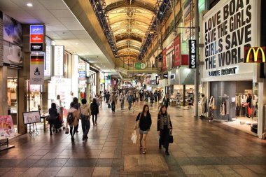 Japonya alışveriş caddesi
