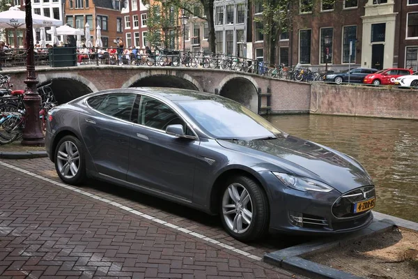 Tesla elektrikli otomobil