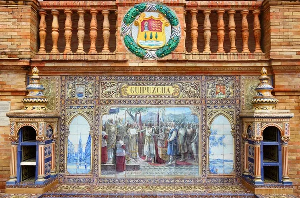 Guipuzcoa téma - hagyományos spanyol csempe dísze egy nyilvános tér, Plaza de Espana, Sevilla, Spanyolország. — Stock Fotó