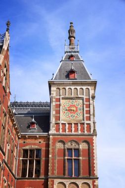 Amsterdam Merkez İstasyonu'na