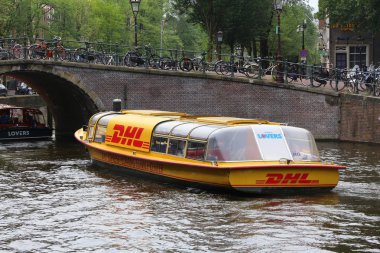 DHL teslimat şirketi