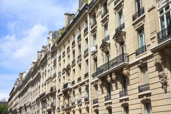 Paris edifícios de apartamentos — Fotografia de Stock