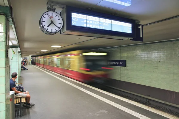 Berlin tågstation — Stockfoto