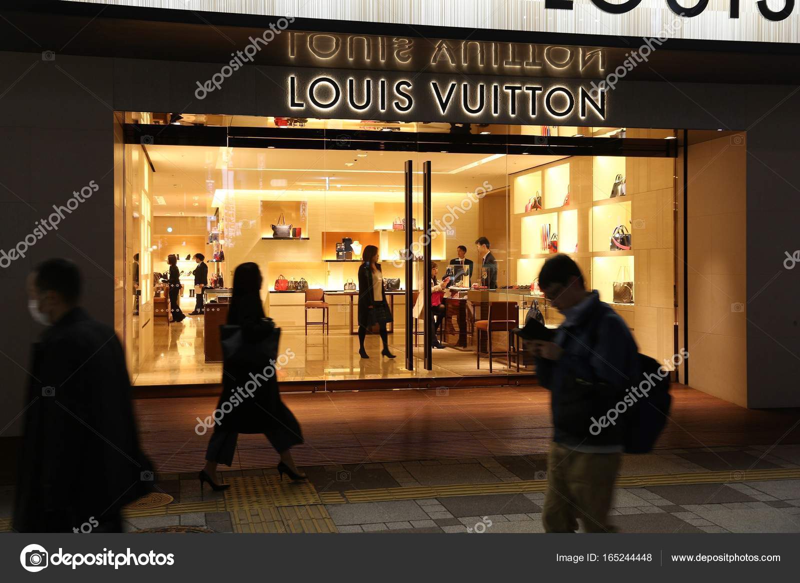 Louis vuitton avenue montaigne shop hi-res stock photography and