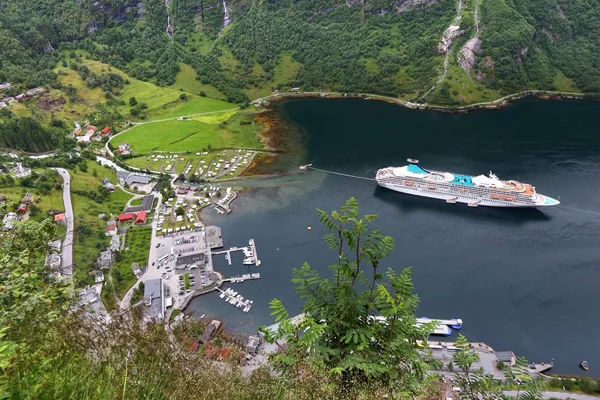 Geiranger cruise ship — Stok fotoğraf