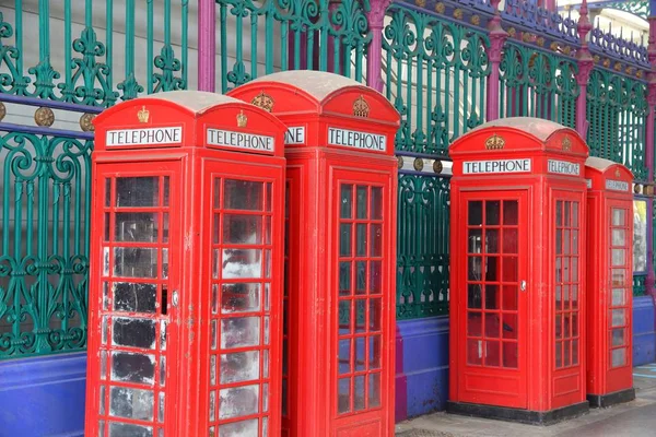 Cabines téléphoniques à Londres — Photo