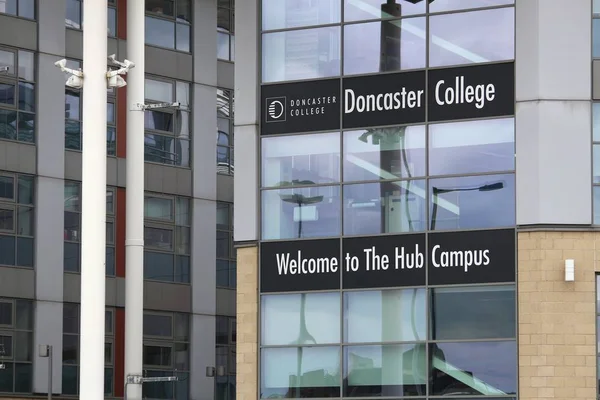 Doncaster college, vereinigtes königreich — Stockfoto