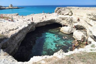 Grotta Della Poesia