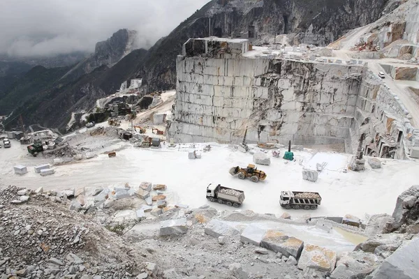 Mermer fabrikası - İtalya