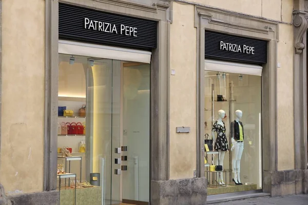 Магазин моды во Флоренции — стоковое фото