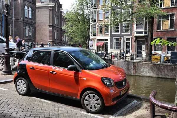 Compartir coches en Países Bajos — Foto de Stock