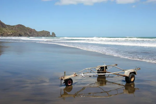 Båt trailer beach — Stockfoto