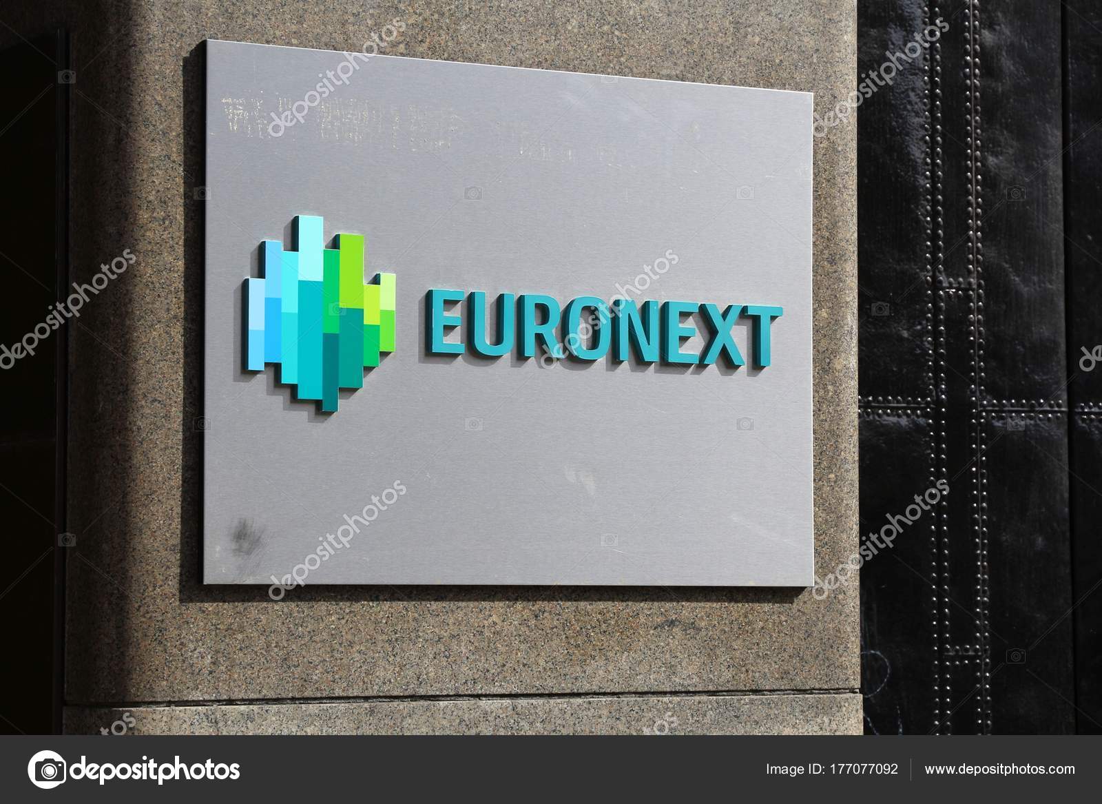 泛欧证交所—— 库存社论照片© tupungato #177077092