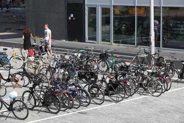 Amsterdam cykelparkering — Stockfoto