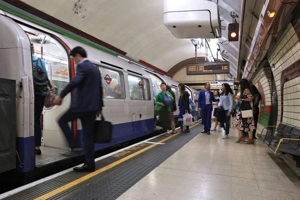 Tren de metro de Londres — Foto de Stock