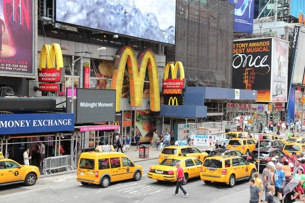 Times Square sarı taksi — Stok fotoğraf