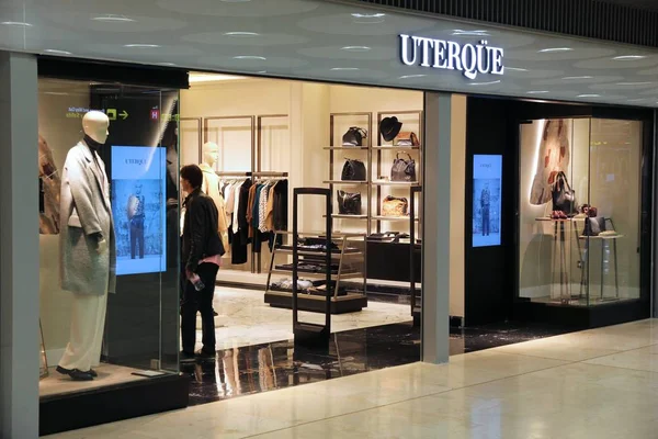 Uterque fashion - Madrid Barajas Airport — Stock Photo, Image