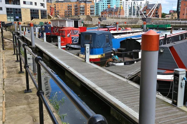 Leeds bölgesindeki dar tekneler — Stok fotoğraf