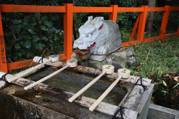 Очищення води в Японії — стокове фото