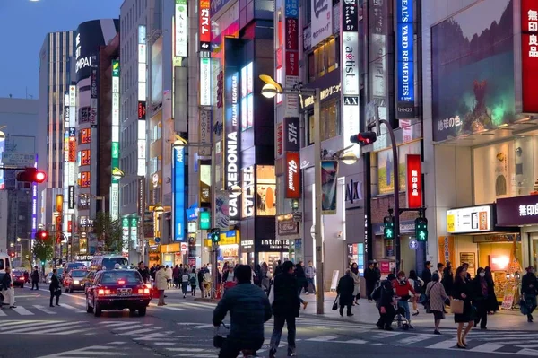 Shinjuku shoppinggatan — Stockfoto