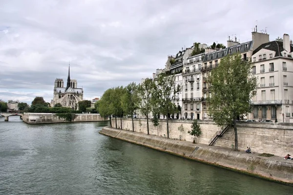 París tiempo nublado — Foto de Stock